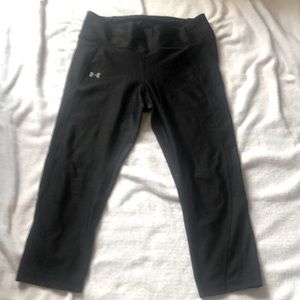 Underarmour-Black-Cropped-Size Small Leggings